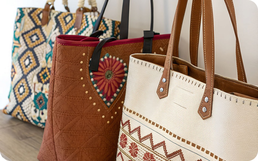 Доставить сумки из Европы в Россию